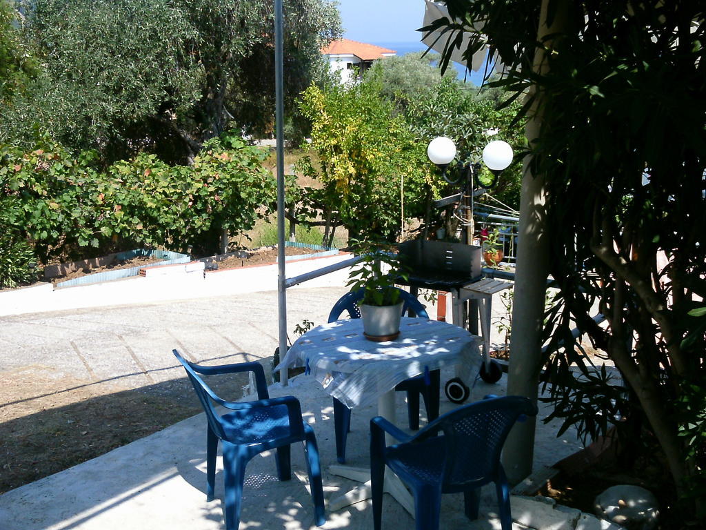 House Mantesos Apartment Koinira Exterior photo